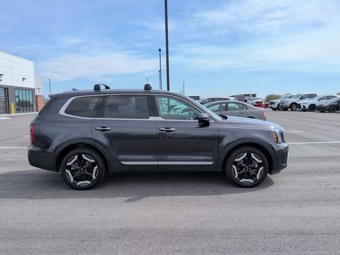 Used 2025 Kia Telluride S AWD/4WD image 8