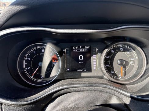 Used 2019 Jeep Cherokee Latitude w/ Popular Appearance Group image 21