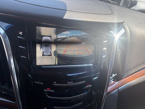Used 2015 Cadillac Escalade Premium image 37