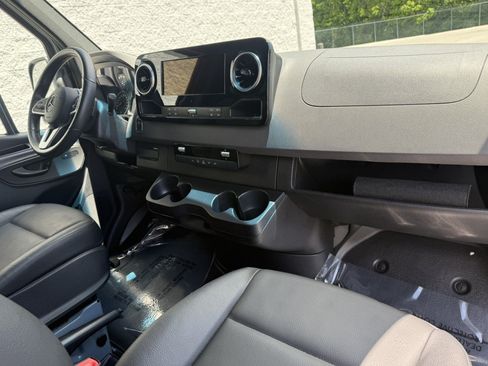 Used 2024 Mercedes-Benz Sprinter 2500 image 14