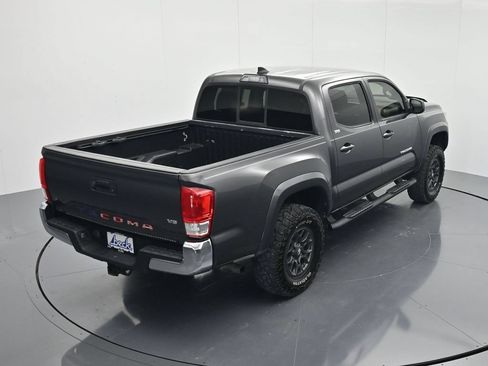 Used 2017 Toyota Tacoma SR5 w/ Tow Package RWD image 31