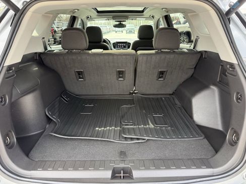 Used 2024 GMC Terrain SLE w/ Driver Convenience Package image 31