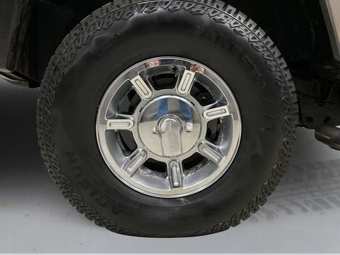 Used 2005 HUMMER H2 Luxury w/ Preferred Equipment Group image 17