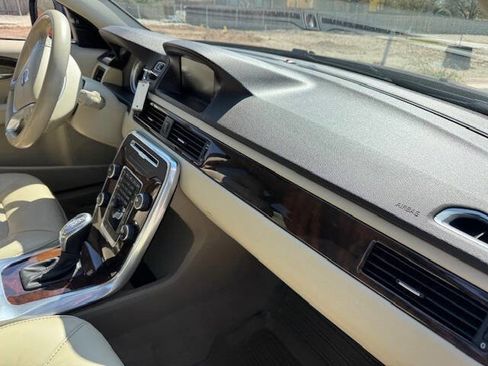 Used 2013 Volvo XC70 3.2 image 28