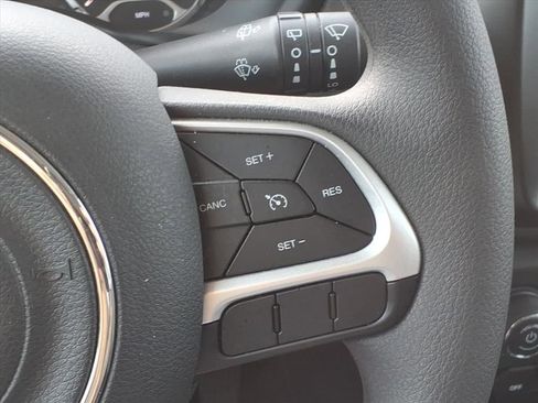 Used 2023 Jeep Renegade Latitude AWD/4WD image 13
