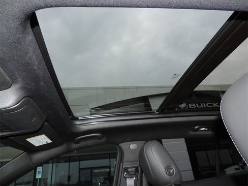 Used 2021 Cadillac XT4 Premium Luxury w/ LPO, Onyx Sport Package image 16