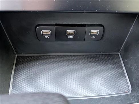 Used 2024 Kia Carnival LX FWD image 33