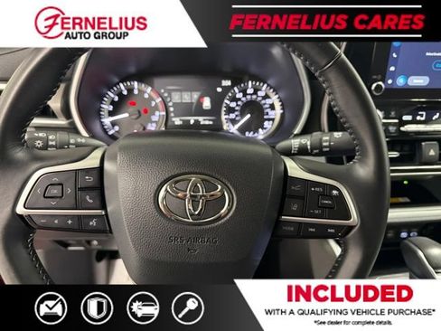 Used 2025 Toyota Highlander XLE AWD/4WD image 44