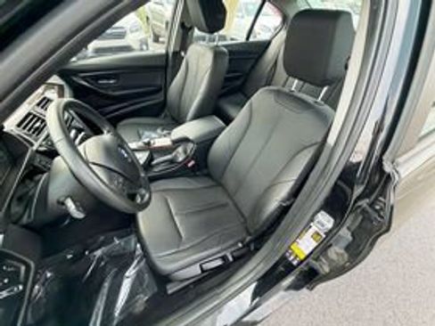 Used 2017 BMW 320i xDrive Sedan AWD/4WD image 3