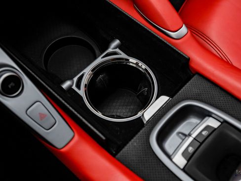Used 2018 Ferrari GTC4Lusso AWD/4WD image 70