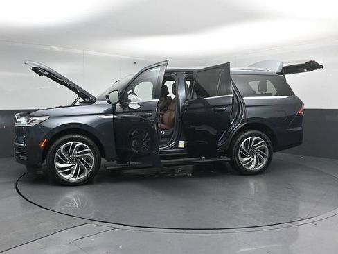 Certified 2025 Lincoln Navigator Reserve AWD/4WD image 57