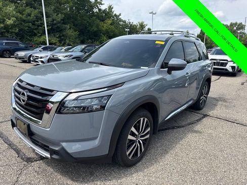 Used 2025 Nissan Pathfinder Platinum AWD/4WD image 1