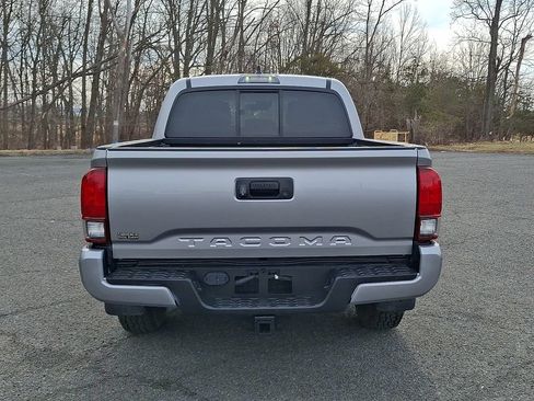 Used 2020 Toyota Tacoma SR AWD/4WD image 8