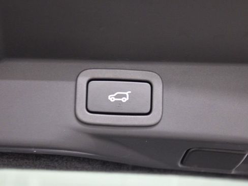 Used 2021 Land Rover Range Rover Sport SVR image 36