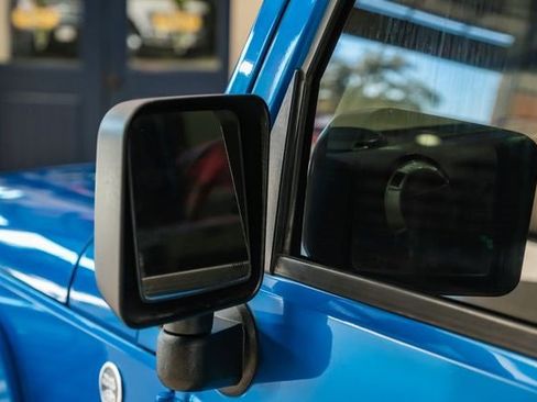 Used 2015 Jeep Wrangler Unlimited Sahara w/ Connectivity Group image 37