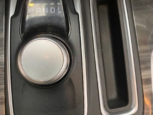 Used 2018 Chrysler 300 Touring L image 29