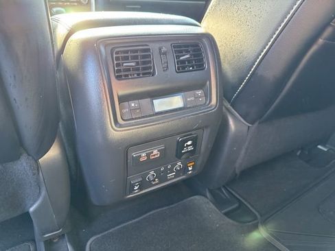 Used 2019 Nissan Pathfinder Platinum image 21