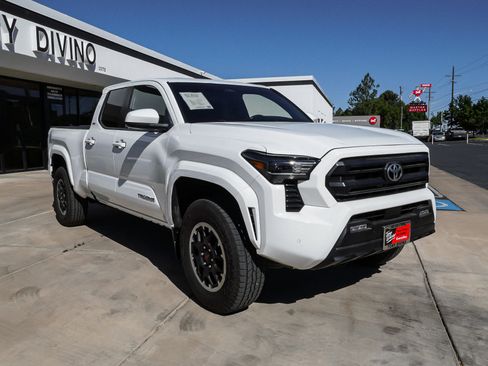 Used 2024 Toyota Tacoma SR5 AWD/4WD image 2