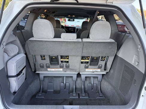 Used 2017 Toyota Sienna LE FWD image 10