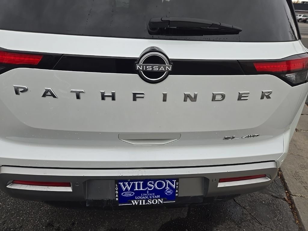 Used 2025 Nissan Pathfinder SL AWD/4WD image 43