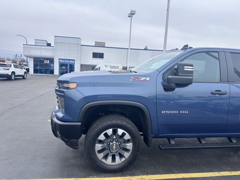 Used 2024 Chevrolet Silverado 2500 Custom w/ Custom Value Package image 4