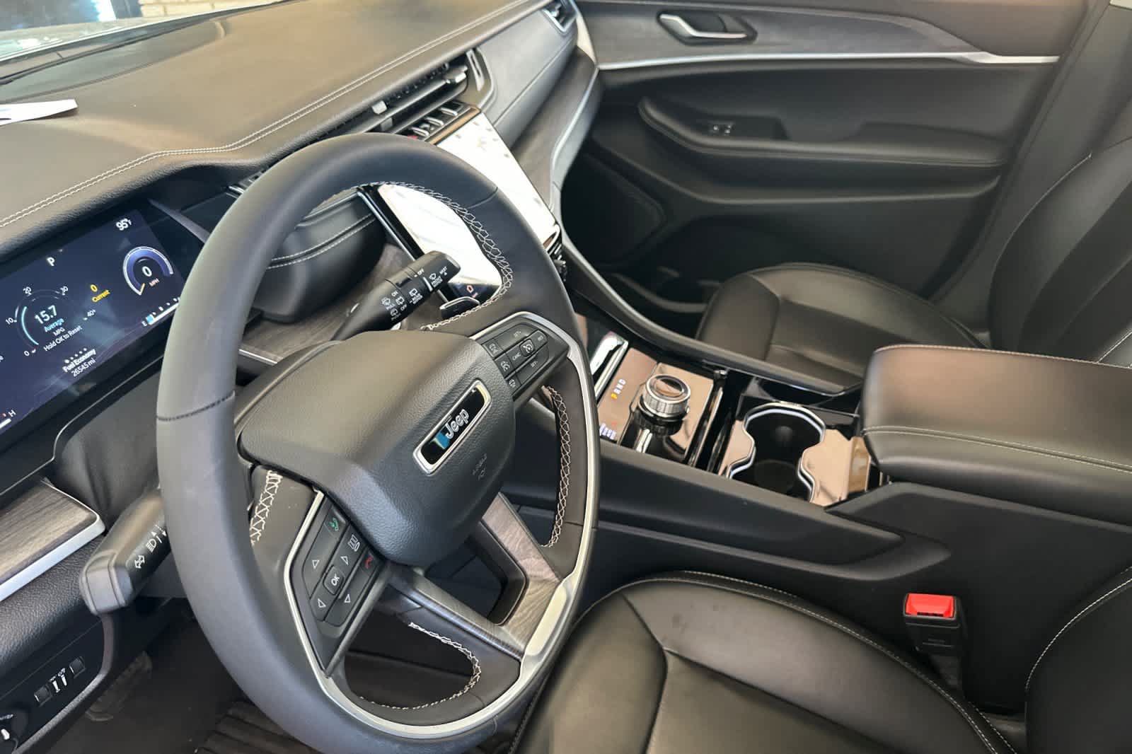 Used 2023 Jeep Grand Cherokee L Limited AWD/4WD image 9