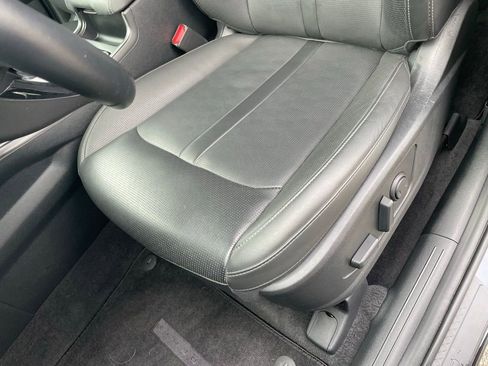 Used 2025 Kia Sorento S image 24