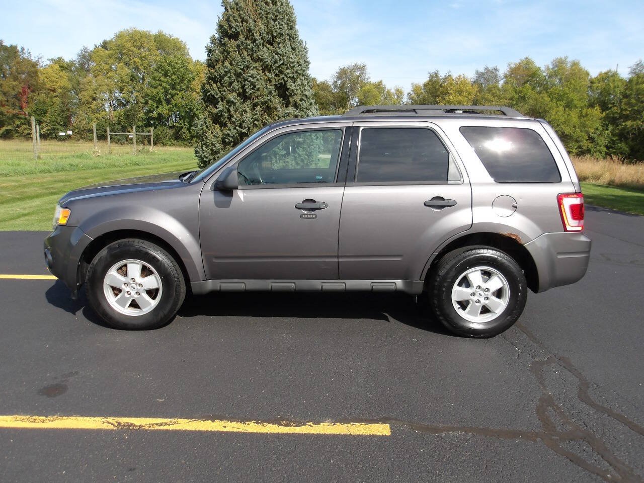 Used 2010 Ford Escape XLT AWD/4WD image 11