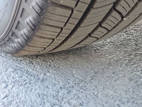 Used 2024 Ford Explorer XLT w/ Equipment Group 202A image 32