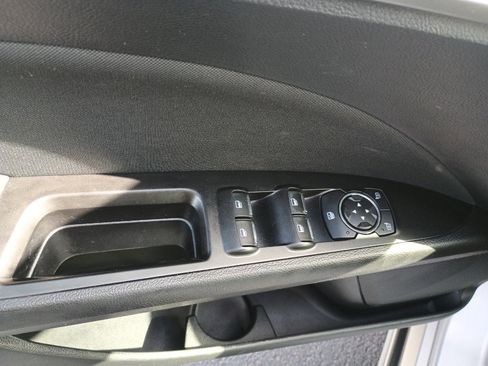 Used 2017 Ford Fusion SE image 10