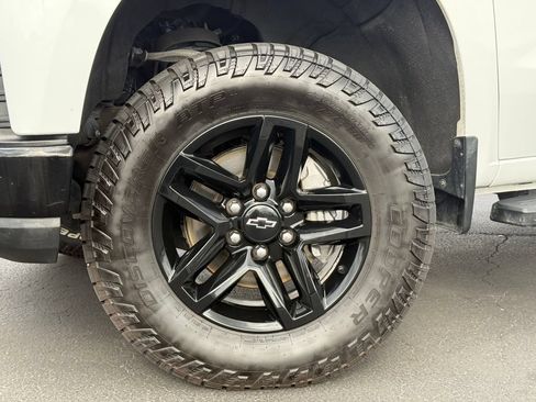 Used 2021 Chevrolet Silverado 1500 LT Trail Boss w/ Convenience Package II AWD/4WD image 3