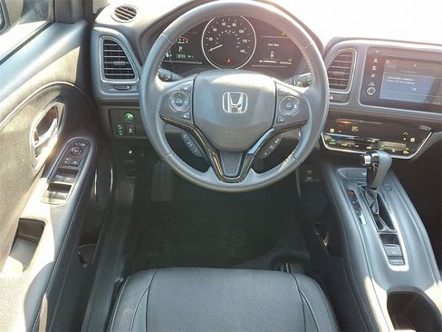 Used 2020 Honda HR-V EX-L image 2