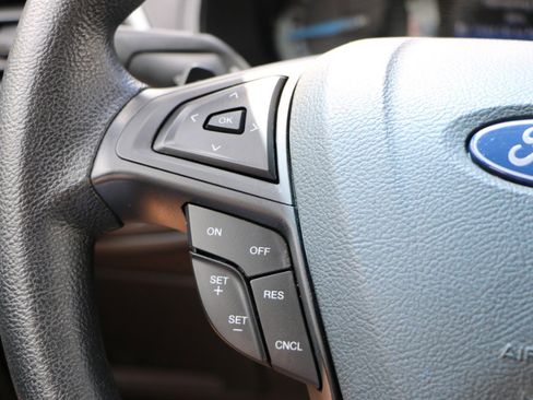 Used 2018 Ford Edge SE FWD image 17
