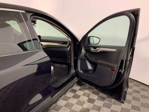 Used 2020 Ford Escape SE image 35