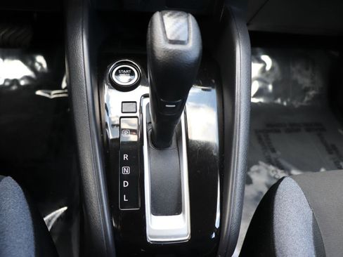 Used 2025 Nissan Versa SV FWD image 32