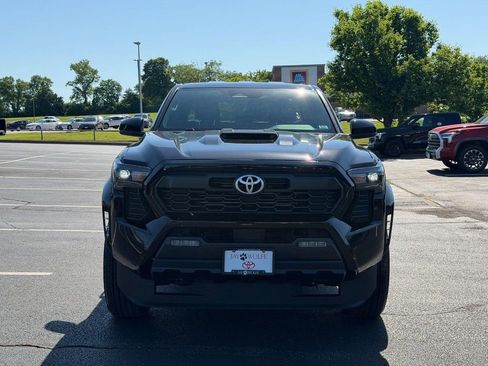 Used 2025 Toyota Tacoma TRD Sport AWD/4WD image 11