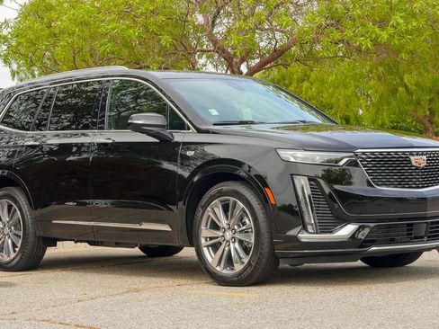 Certified 2025 Cadillac XT6 Premium Luxury w/ Platinum Package image 7