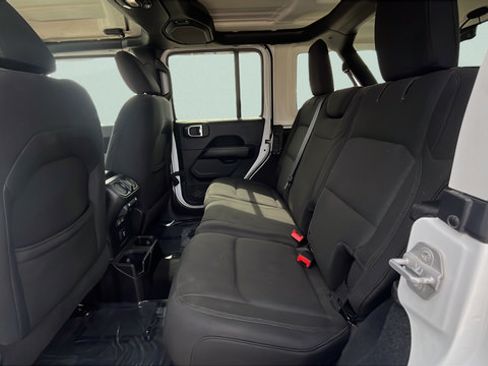 Used 2018 Jeep Wrangler Unlimited Sahara w/ Uconnect 4C Nav & Sound Group AWD/4WD image 22