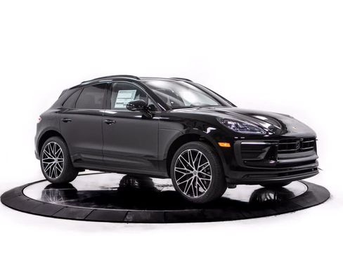 Certified 2026 Porsche Macan AWD/4WD image 9