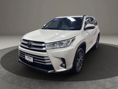 Used 2019 Toyota Highlander XLE image 1
