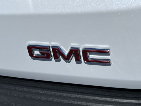 New 2026 GMC Yukon Denali w/ Denali Reserve Package AWD/4WD image 8