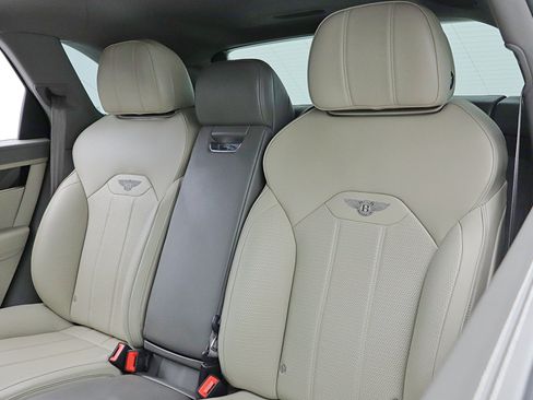 Used 2024 Bentley Bentayga Extended Wheelbase AWD/4WD image 30