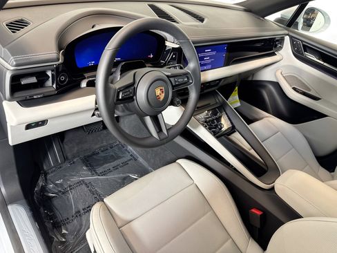 New 2026 Porsche Macan 4 Electric AWD/4WD image 4