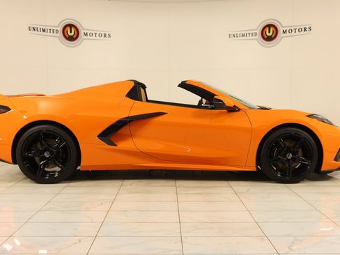 Used 2022 Chevrolet Corvette Stingray Premium Conv w/ Z51 Performance Package RWD image 2