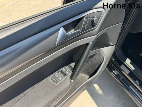 Used 2019 Volkswagen Golf S FWD image 12