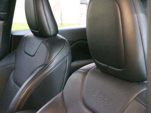 Used 2018 Jeep Cherokee Limited w/ Luxury Group AWD/4WD image 17