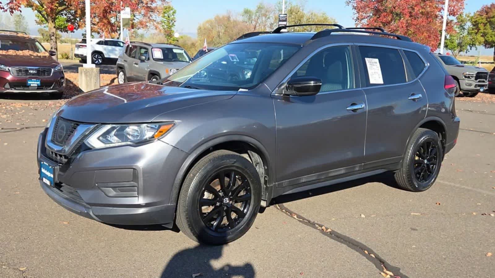Used 2017 Nissan Rogue SV w/ Midnight Edition AWD/4WD image 4