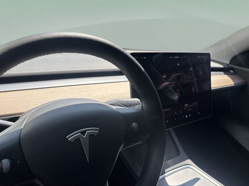 Used 2022 Tesla Model Y Long Range AWD/4WD image 9