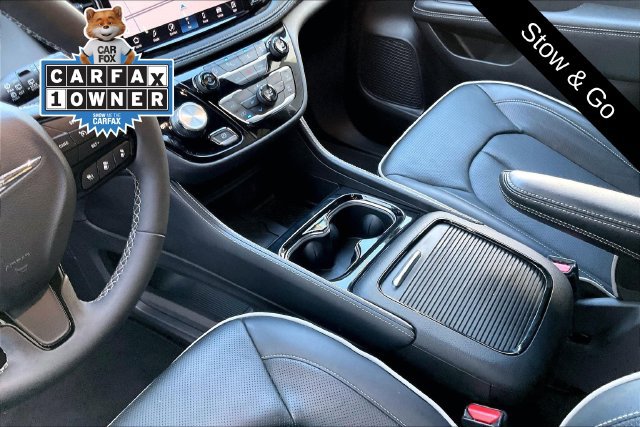 Used 2026 Chrysler Pacifica Limited w/ S Appearance Package FWD image 17