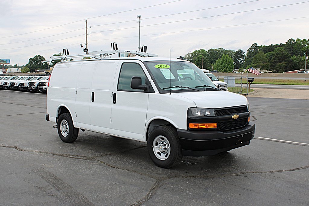 Used 2024 Chevrolet Express 2500 w/ Driver Convenience Package RWD image 2
